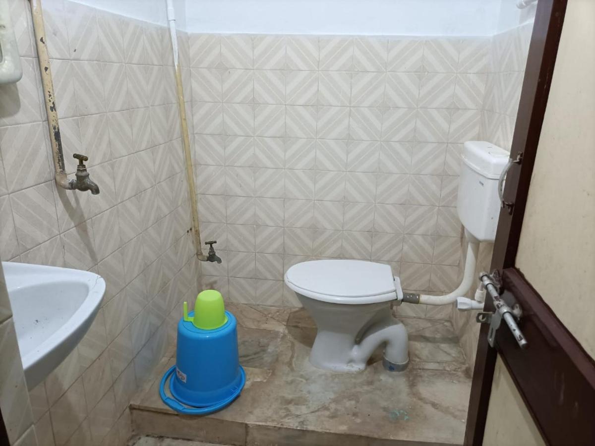 Hotel Radha Krishna Пури Екстериор снимка