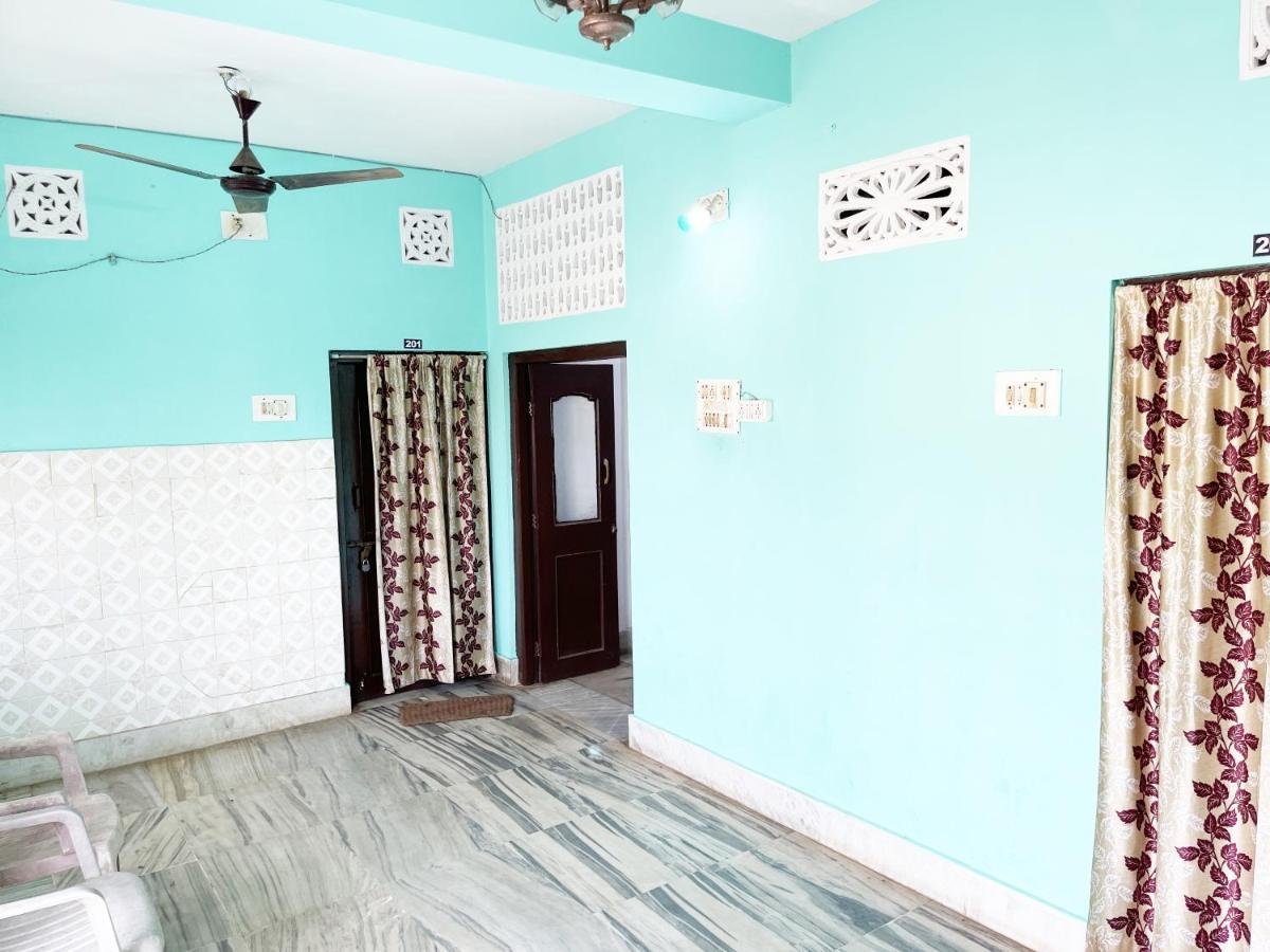 Hotel Radha Krishna Пури Екстериор снимка