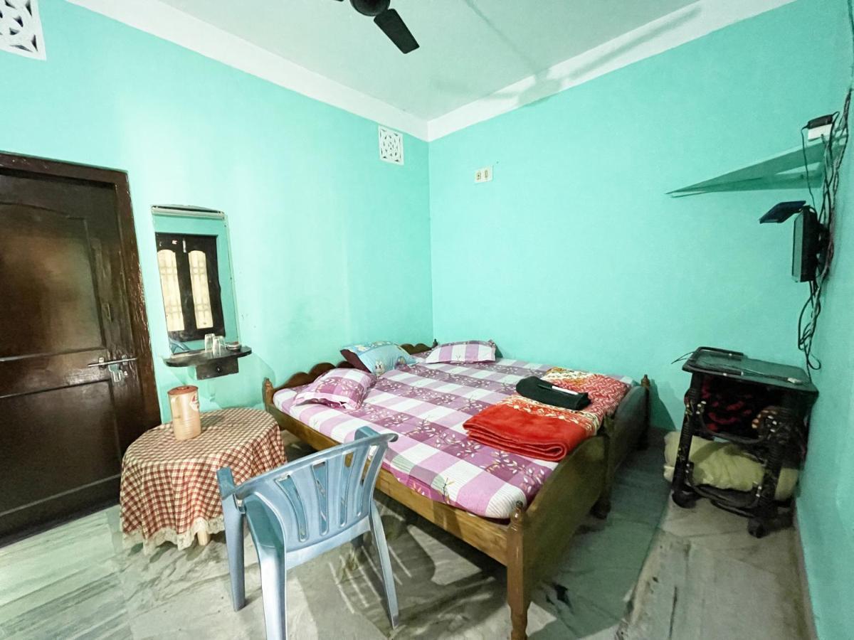 Hotel Radha Krishna Пури Екстериор снимка