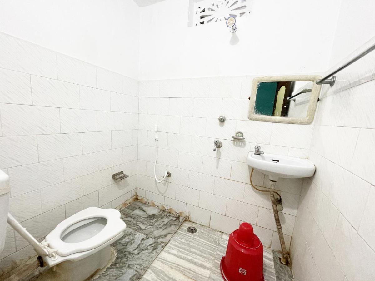 Hotel Radha Krishna Пури Екстериор снимка