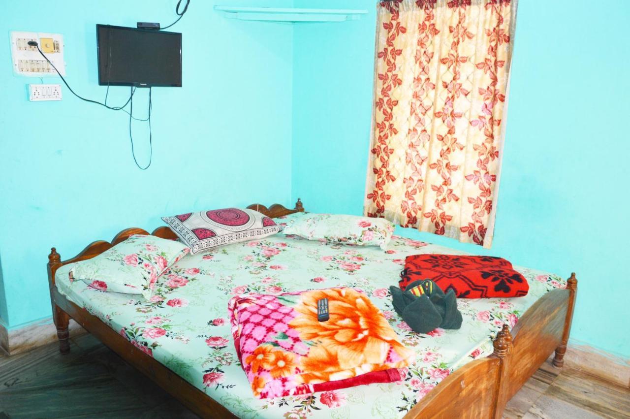 Hotel Radha Krishna Пури Екстериор снимка