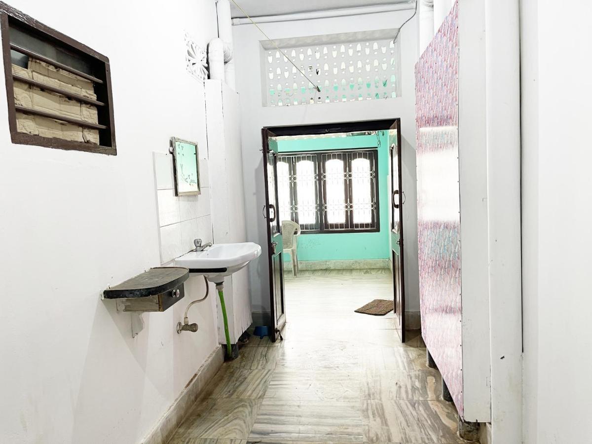Hotel Radha Krishna Пури Екстериор снимка