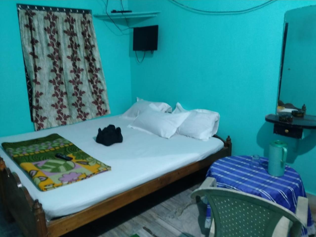 Hotel Radha Krishna Пури Екстериор снимка