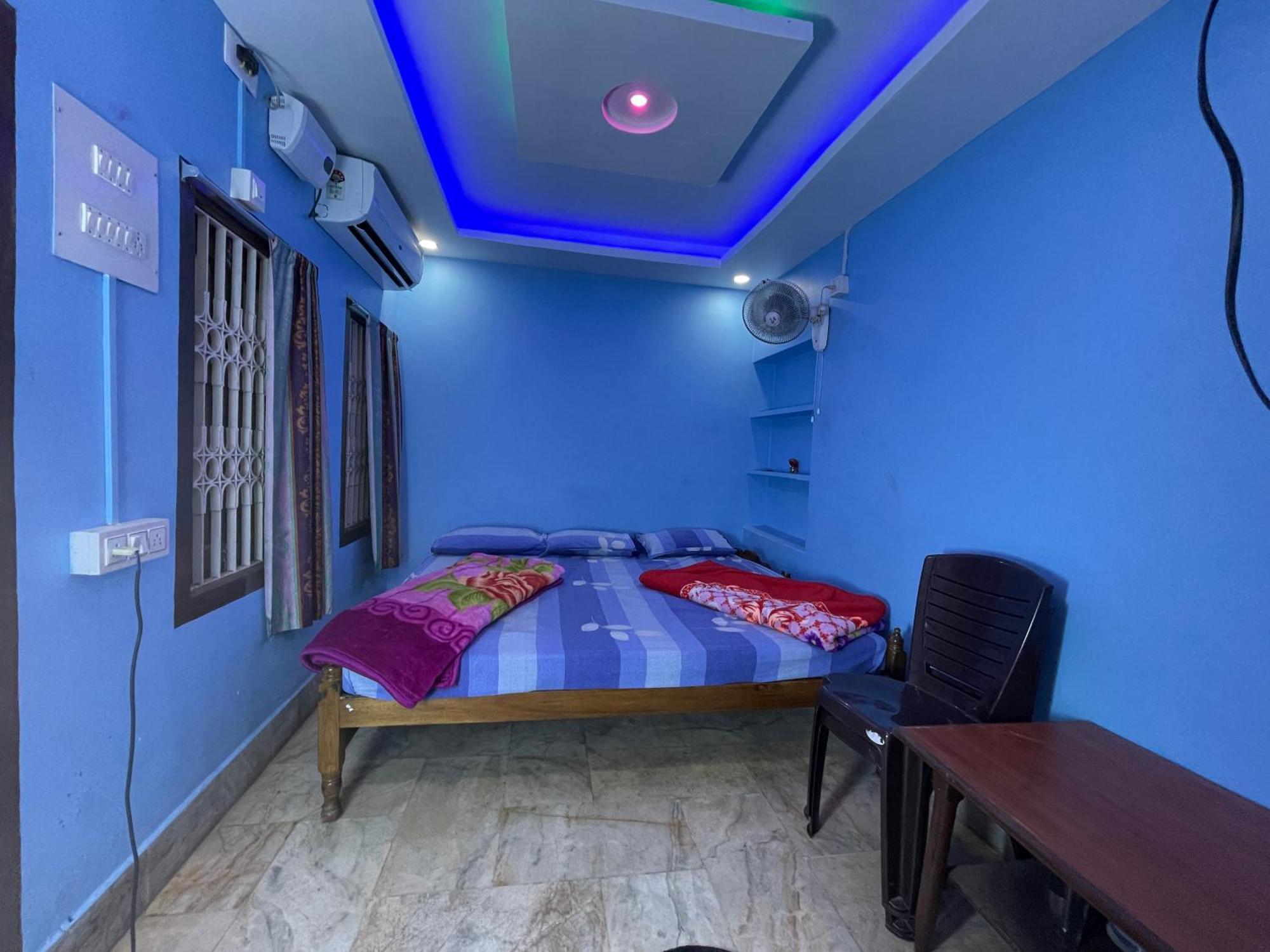 Hotel Radha Krishna Пури Екстериор снимка