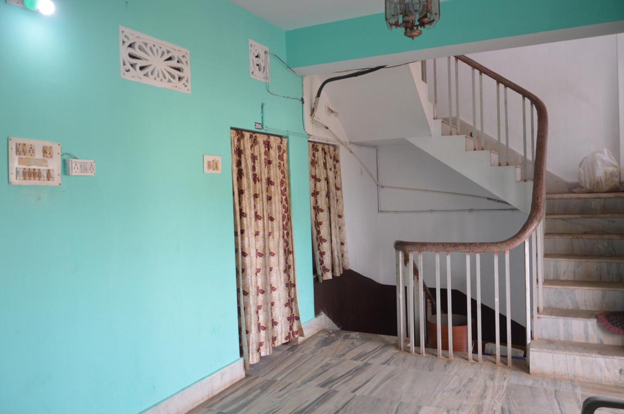 Hotel Radha Krishna Пури Екстериор снимка