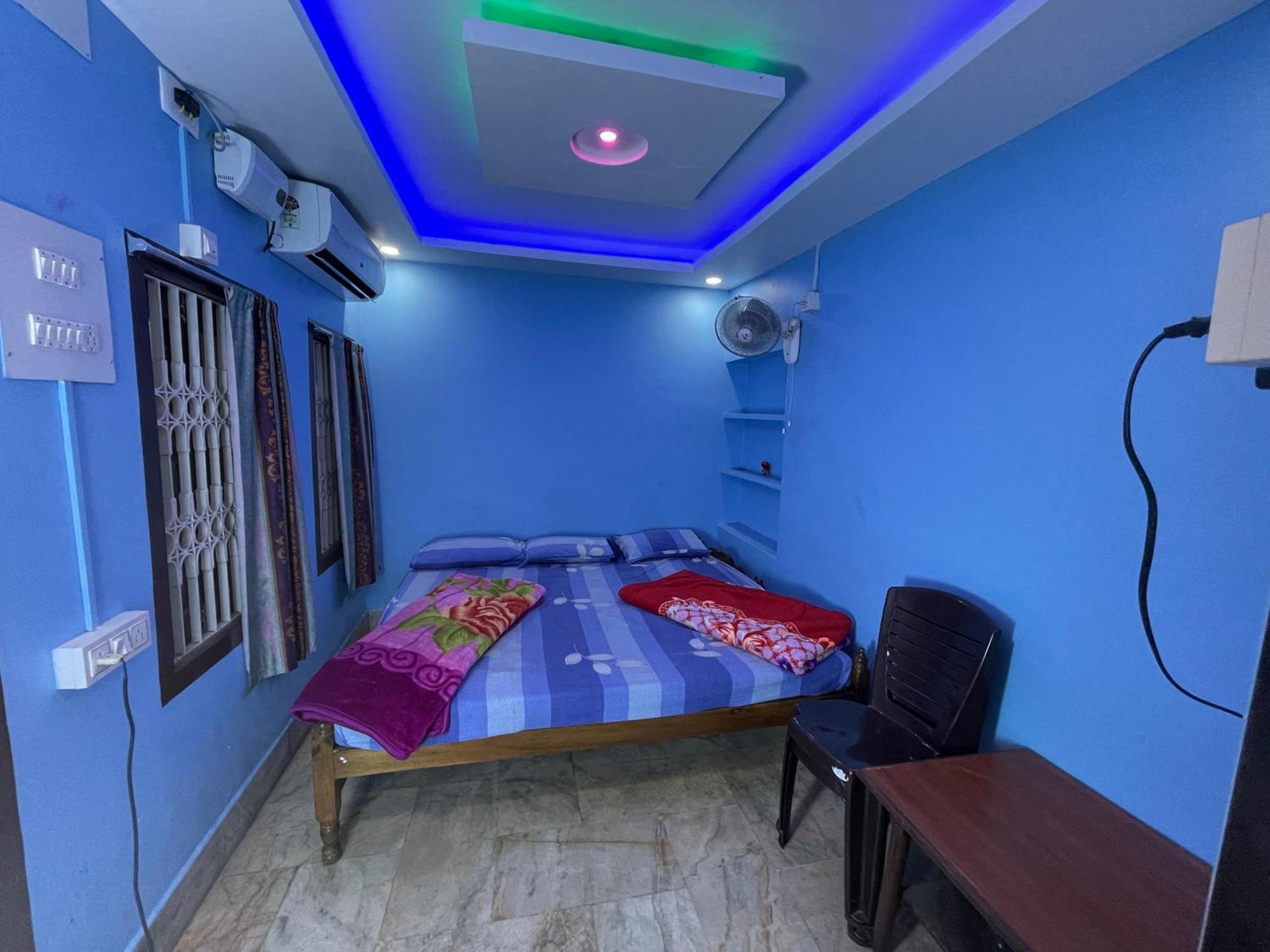 Hotel Radha Krishna Пури Екстериор снимка