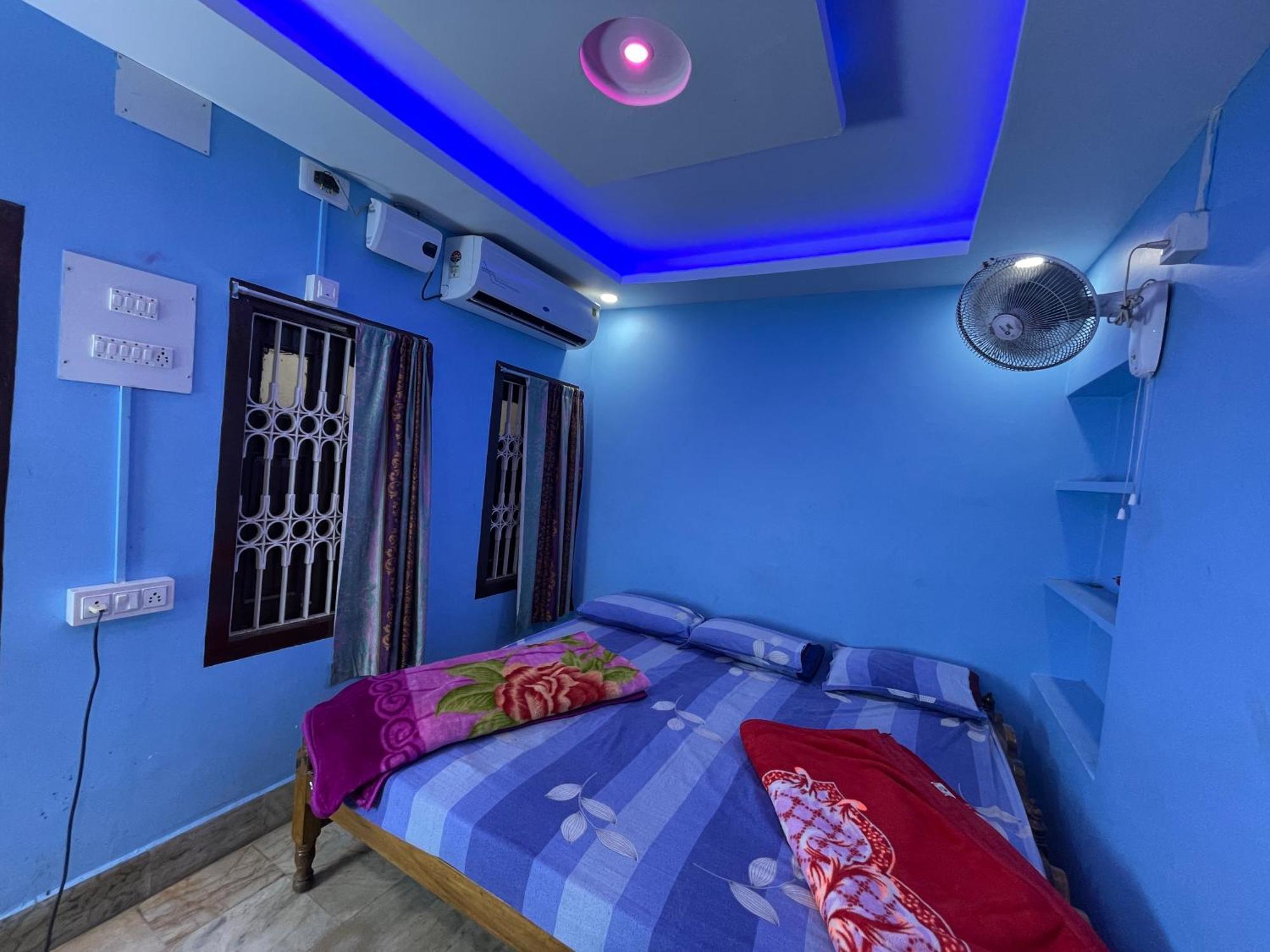 Hotel Radha Krishna Пури Екстериор снимка