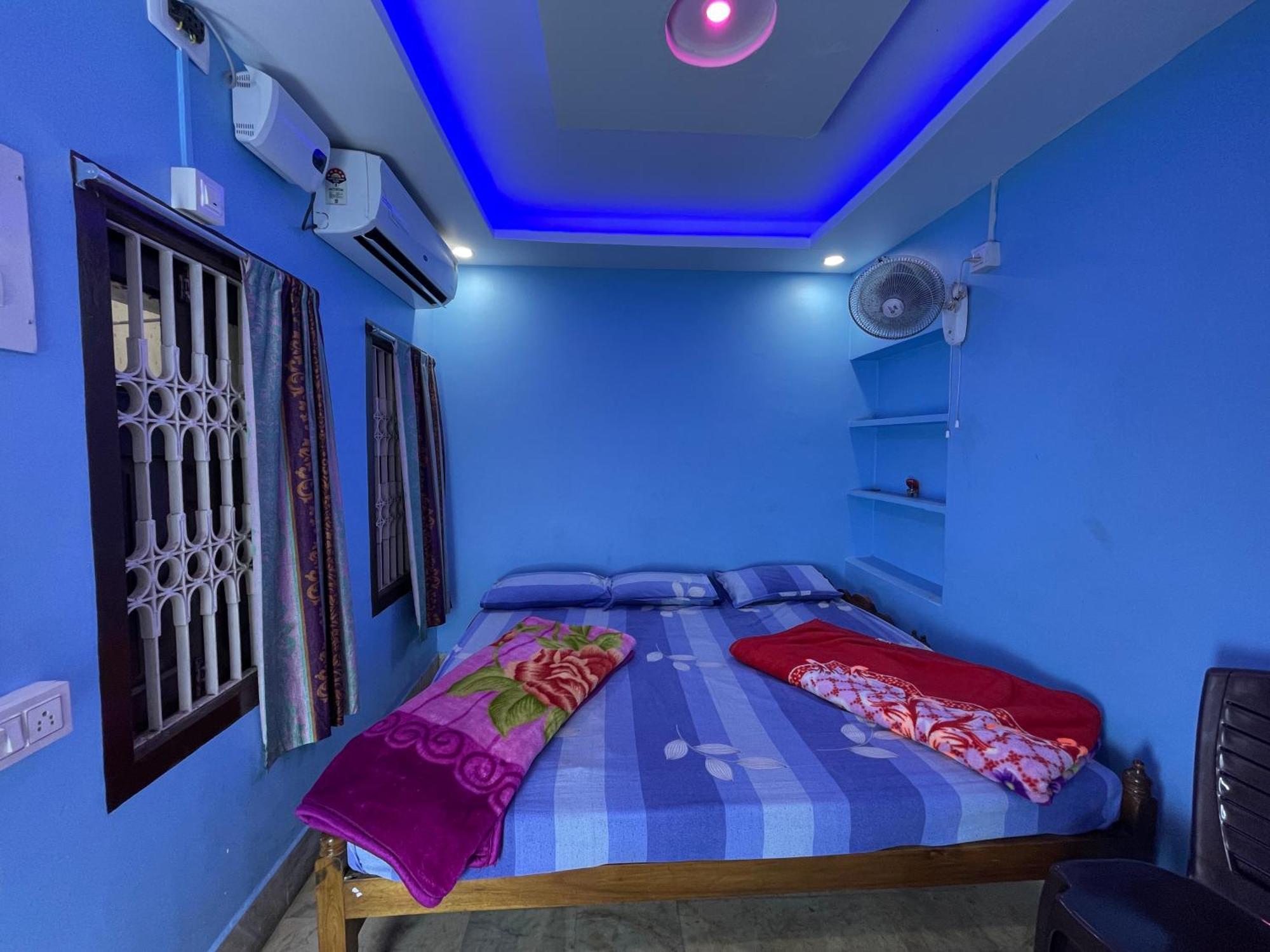 Hotel Radha Krishna Пури Екстериор снимка