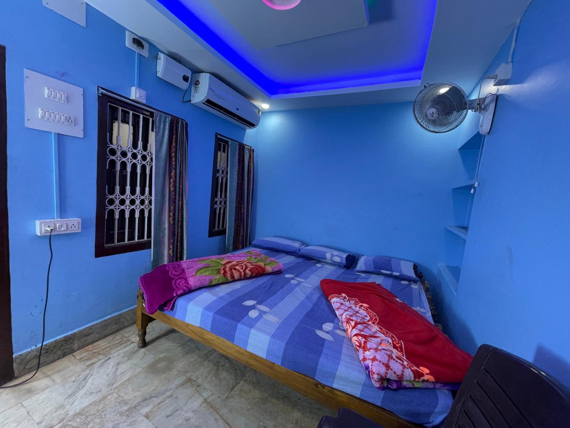 Hotel Radha Krishna Пури Екстериор снимка