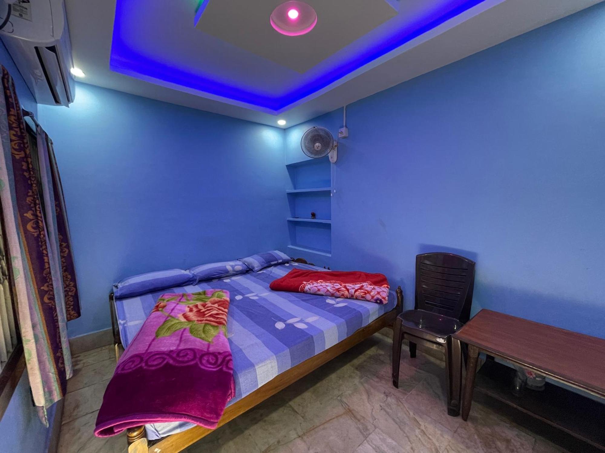 Hotel Radha Krishna Пури Екстериор снимка