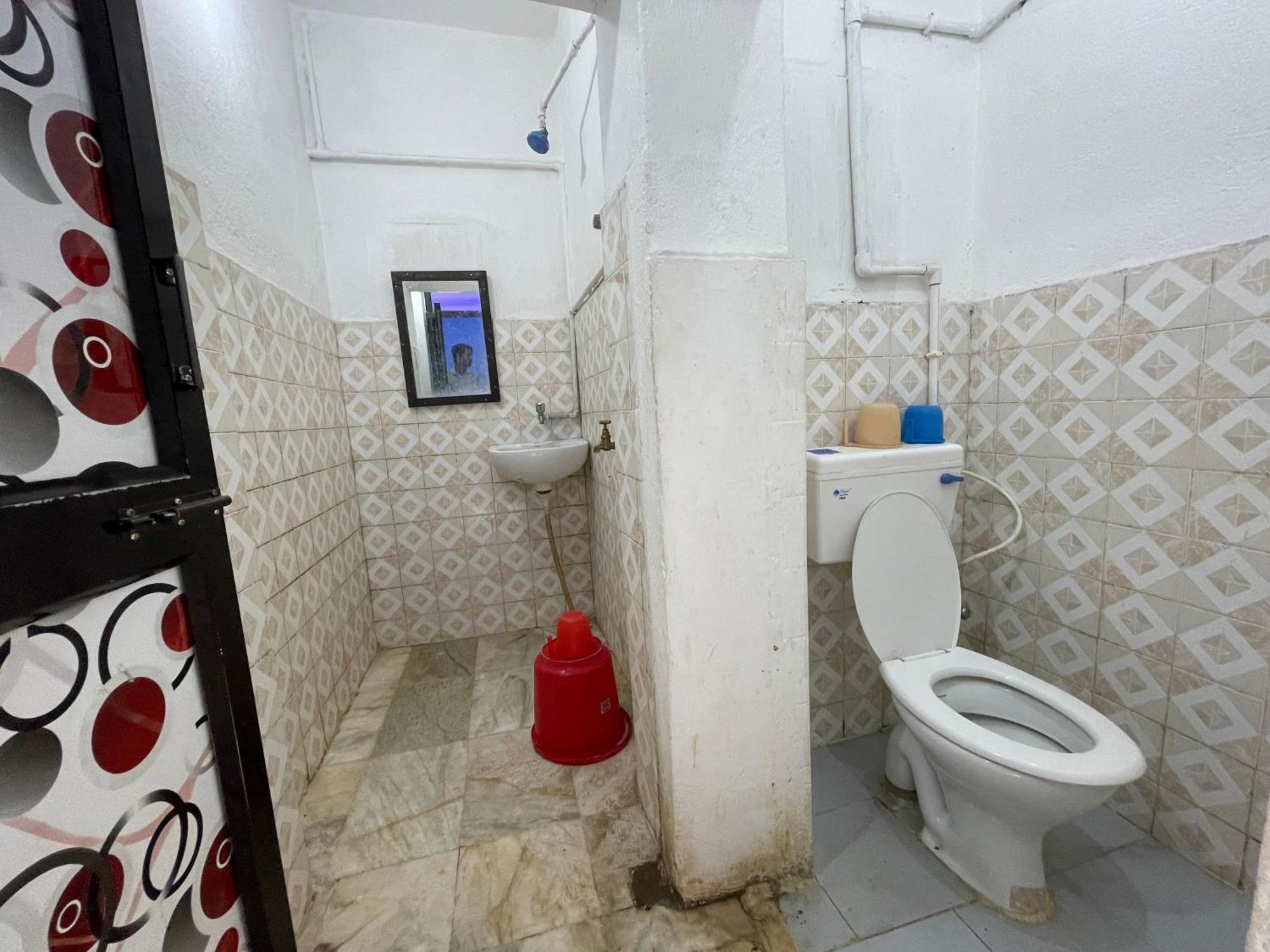 Hotel Radha Krishna Пури Екстериор снимка