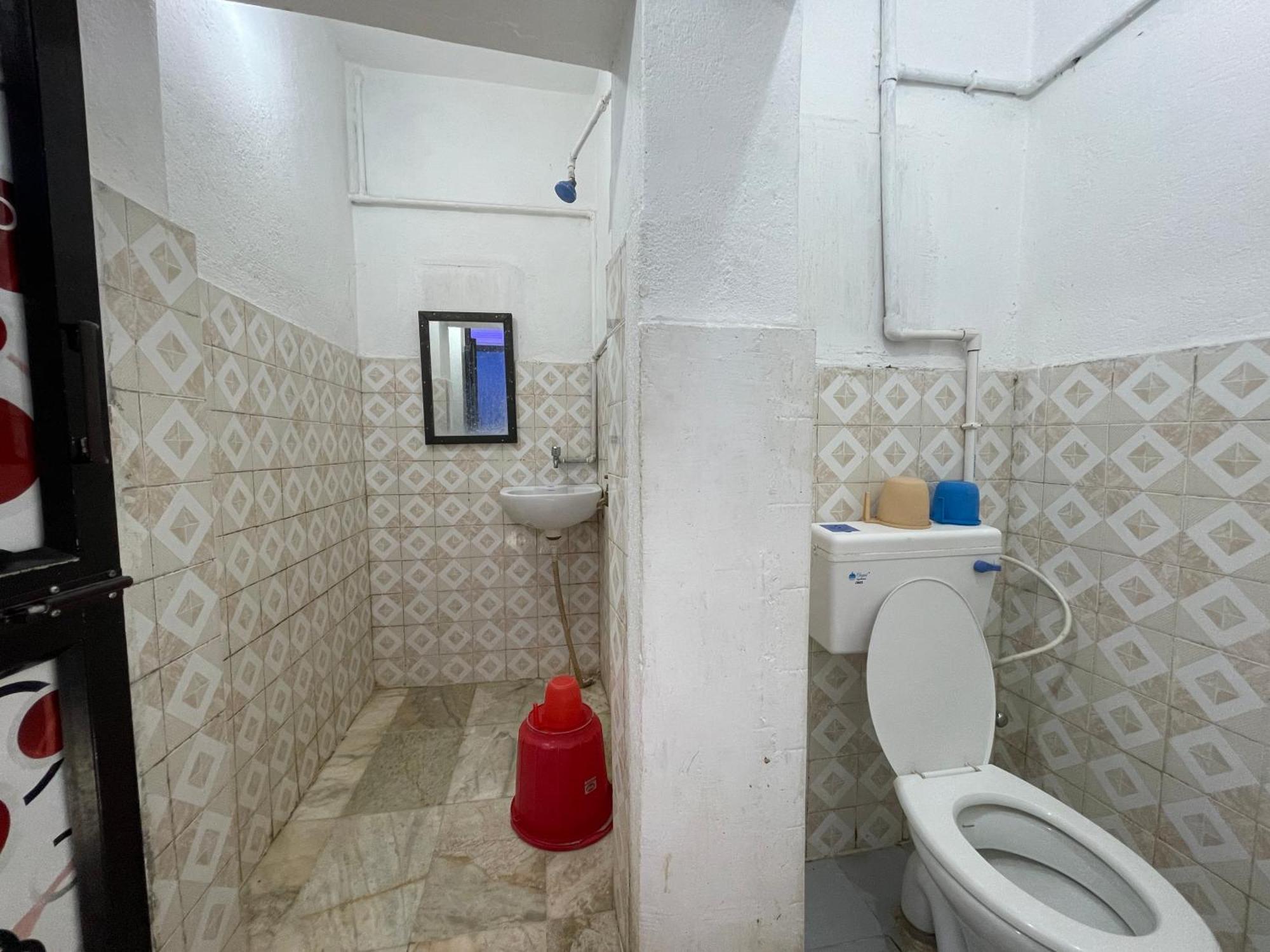 Hotel Radha Krishna Пури Екстериор снимка