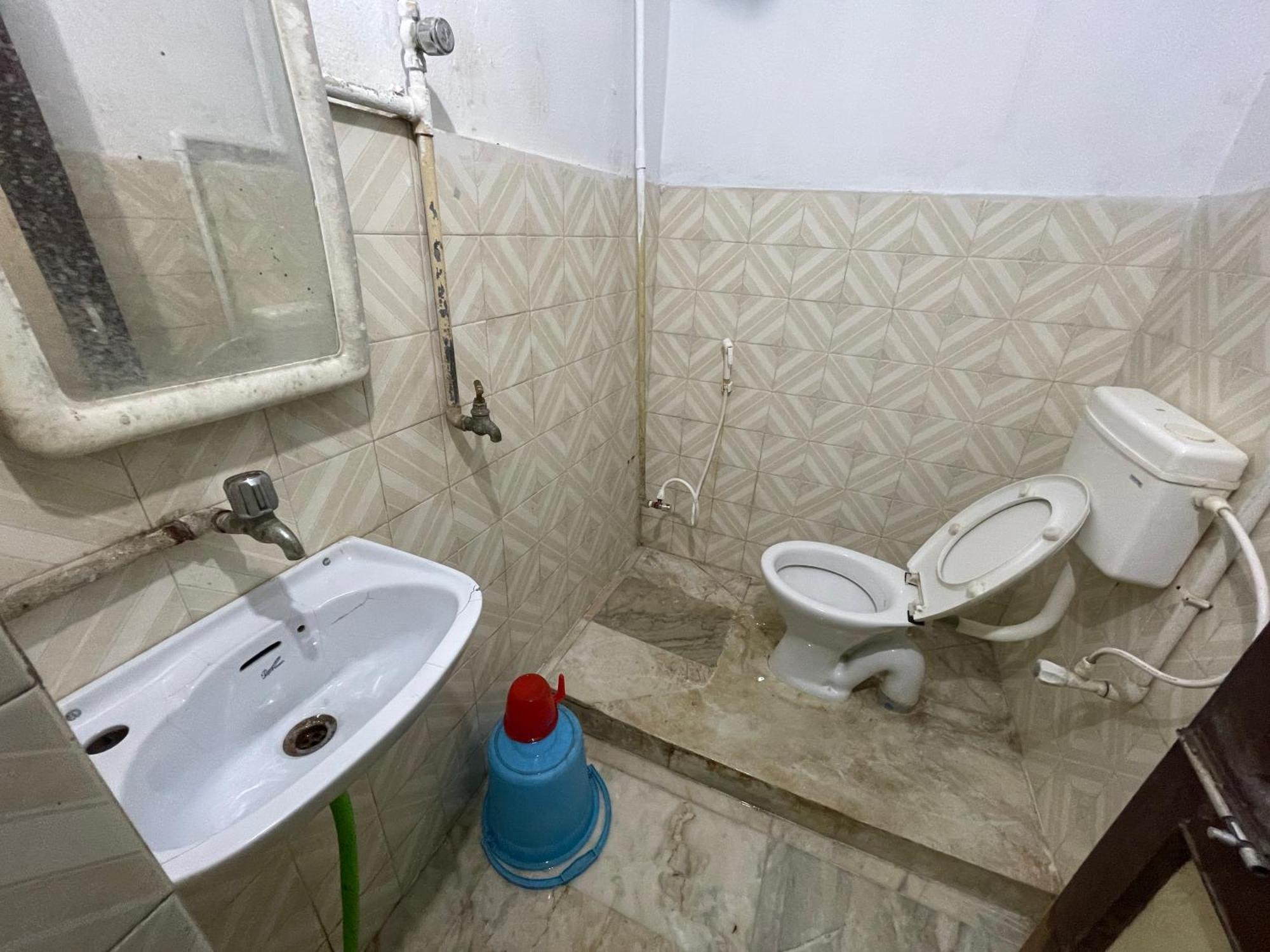 Hotel Radha Krishna Пури Екстериор снимка